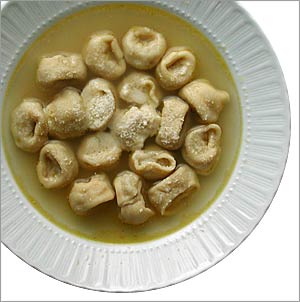 Tortellini in brodo