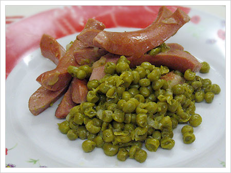 Frankfurter and Peas