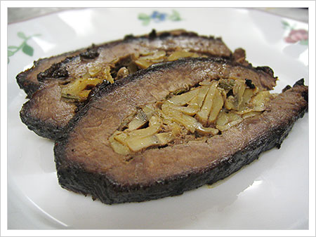 Roast stuffed with mushrooms