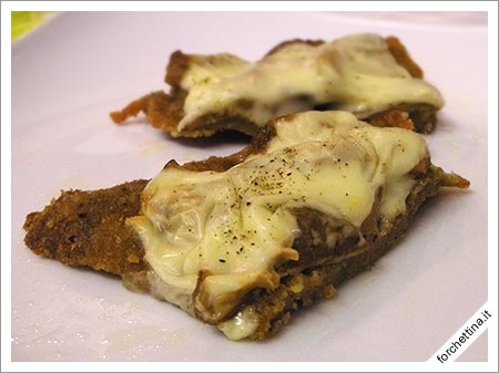 Cotoletta impanata con funghi porcini e sottiletta