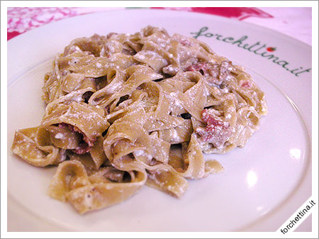 Fettuccine ai funghi con carne, speck e 

ricotta