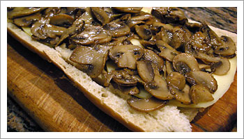 Aggiungi le fettine di formaggio