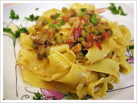 Pappardelle ai funghi e piselli