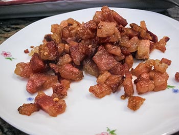Togli il guanciale dalla padella.