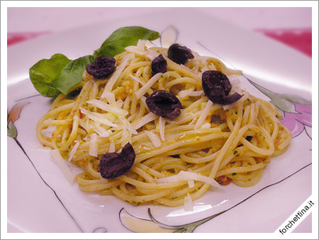 Spaghetti al pesto siciliano