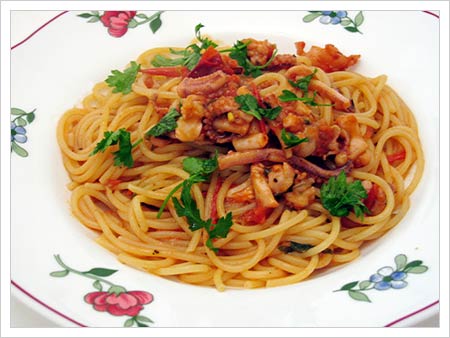 Spaghetti calamari e gamberi