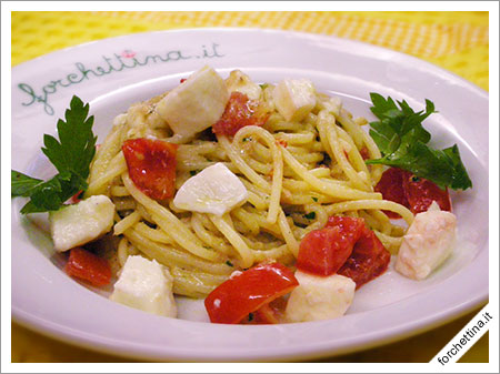 Spaghetti con salsa fresca al tonno