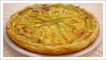 Torta salata con zucchine e fiori di zucca