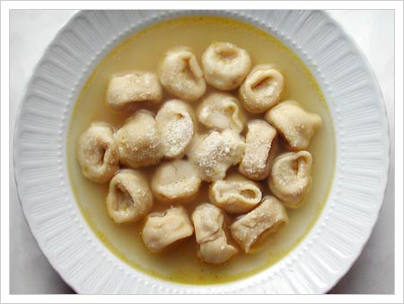 Tortellini in brodo