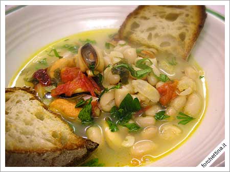 Zuppa di fagioli cannellini e cozze