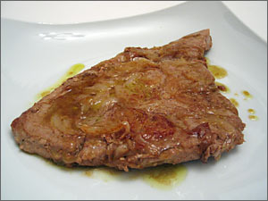 Trancio di tonno con cipolle